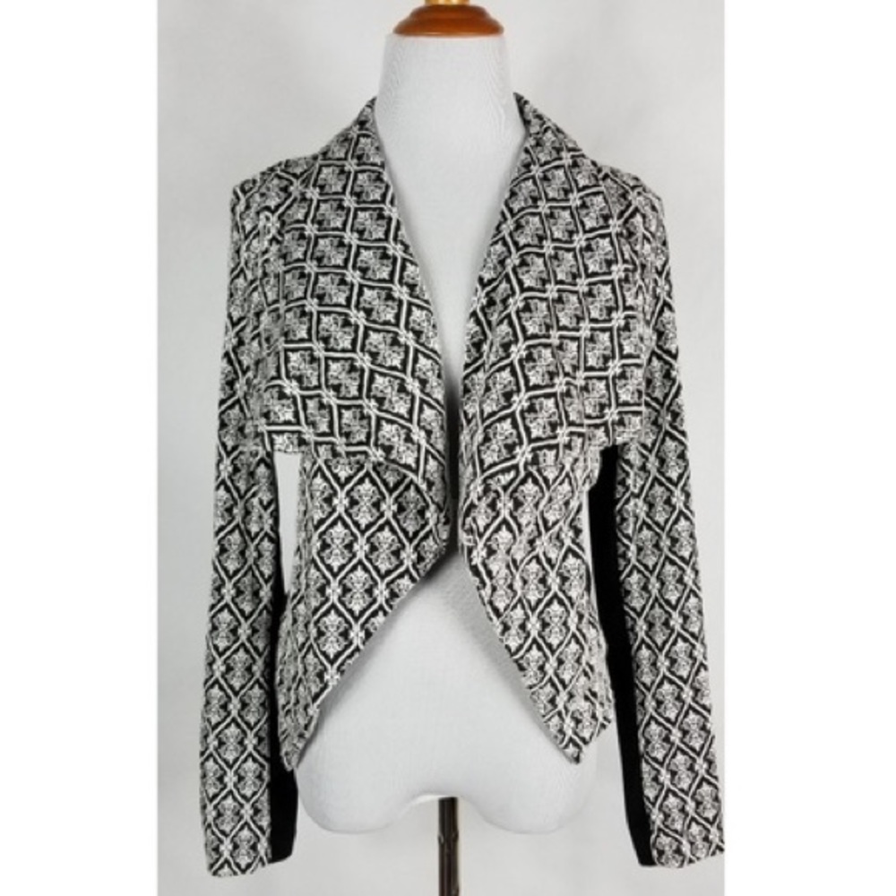 41 Hawthorn Floral Drape Front Cropped Jacket